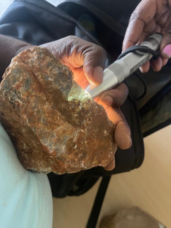 Rutile Quartz in Matrix – Golden Inclusions Under Light